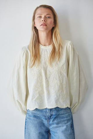 Halle Top