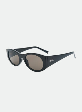 Grace sunglasses in Black/Smoke