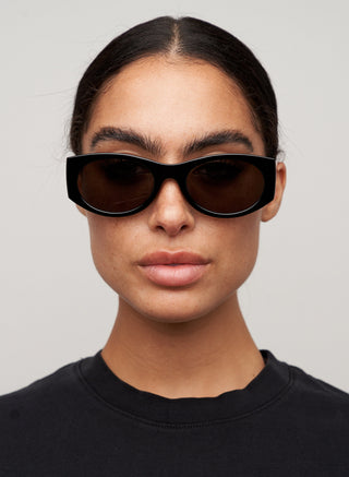 Grace sunglasses in Black/Smoke