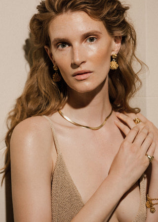 Sleeping Venus Necklace - Gold
