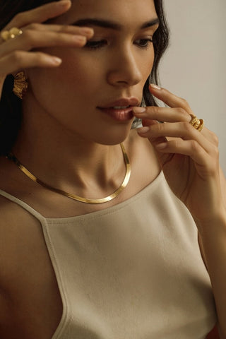 Sleeping Venus Necklace - Gold