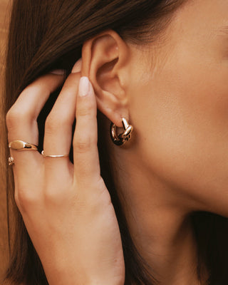 Knot Hoops